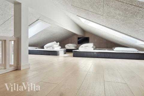 Noen av de 18 soveplassene i luksushus nr. 577 finnes på hems