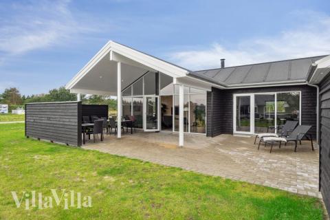 Luksushus nr. 577 har en deilig terrasse med gode hagemøbler til 18 personer.