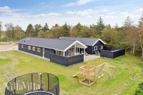 Dette lekre huset med svømmebasseng, nr. 577, med plass til 18 personer, ligger i Nordjylland