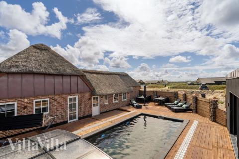 Luksushus nr. 580 har en deilig terrasse med gode hagemøbler til 16 personer.