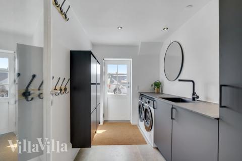 Det romslige inngangspartiet til luksushus nr. 580 i Vestjylland