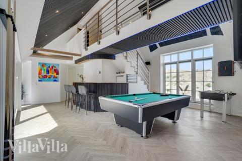 Luksushus nr. 580 til 16 personer tilbyr et stort aktivitetsrom med bl.a. biljard og dart