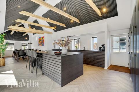 Kjøkkenet i luksushus nr. 580 er godt innrettet.