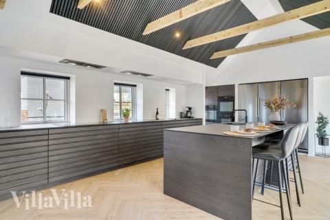 Kjøkkenet i luksushus nr. 580 er fullt utstyrt så dere lett kan lage mat til 16 personer.