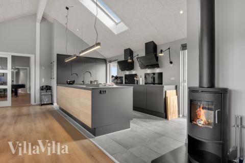 Kjøkkenet i luksushus nr. 554 er fullt utstyrt så dere lett kan lage mat til 26 personer.