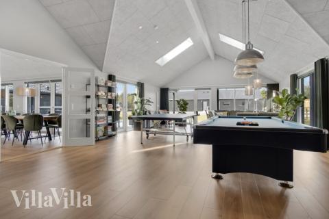 Luksushus nr. 554 til 26 personer tilbyr et stort aktivitetsrom med bl.a. biljard og dart