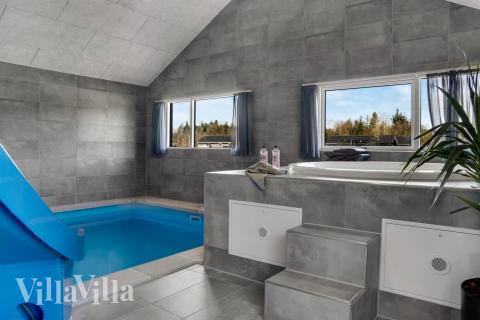 Nyt varmen i boblebadet i luksushus nr. 554 i Vestjylland