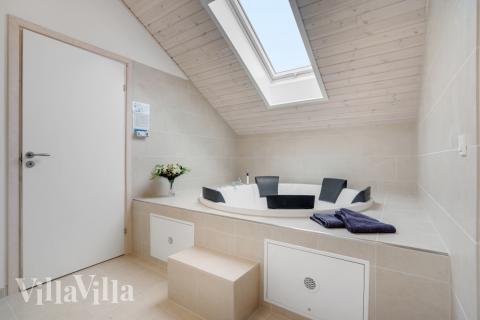Nyt varmen i boblebadet i luksushus nr. 578 i Lolland/Falster/Møn