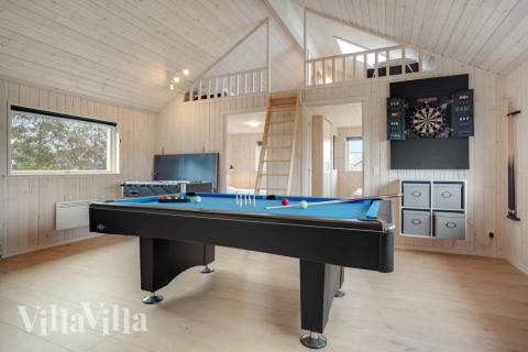 Luksushus nr. 578 til 12 personer tilbyr et stort aktivitetsrom med bl.a. biljard og dart