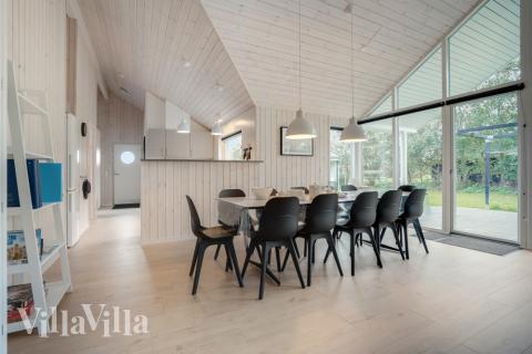 Oppholdsrom med plass til 12 i luksushus nr. 578.