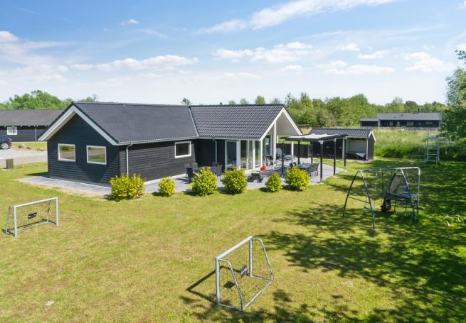 Dette lekre huset med spa, nr. 578, med plass til 12 personer, ligger i Lolland/Falster/Møn