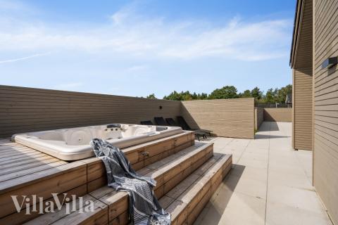 Nyt varmen i boblebadet i luksushus nr. 560 i Vestjylland