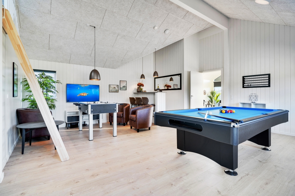 I tillegg til alle aktivitetsmulighetene i husets bassengavdeling, kan du også spille biljard, bordtennis og dart i luksushus nr. 560