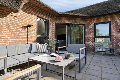 Luksushus nr. 557 har en deilig terrasse med gode hagemøbler til 14 personer.