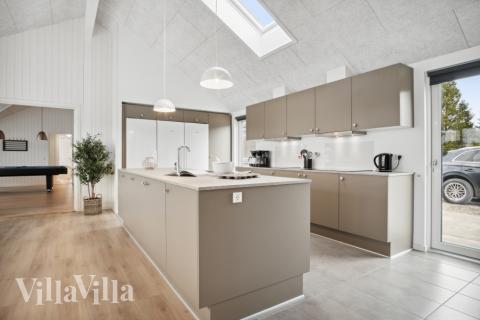 Kjøkkenet i luksushus nr. 579 er fullt utstyrt så dere lett kan lage mat til 26 personer.