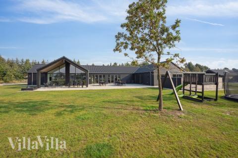 Dette lekre huset med svømmebasseng, nr. 579, med plass til 26 personer, ligger i Vestjylland