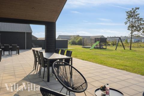 På terrassen i feriehus nr. 579 er det plass til 26 personer.