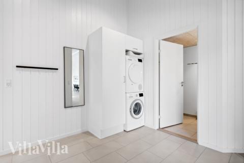 Det romslige inngangspartiet til luksushus nr. 583 i Vestjylland