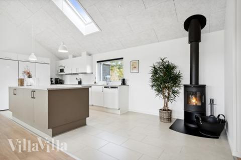 Kjøkkenet i luksushus nr. 583 i Vestjylland er godt innrettet.