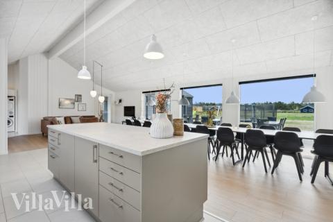 Kjøkkenet i luksushus nr. 583 er fullt utstyrt så dere lett kan lage mat til 24 personer.