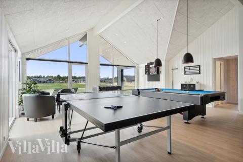 I tillegg til alle aktivitetsmulighetene i husets bassengavdeling, kan du også spille biljard, bordtennis og dart i luksushus nr. 583
