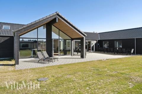 Luksushus nr. 583 har en deilig terrasse med gode hagemøbler til 24 personer.