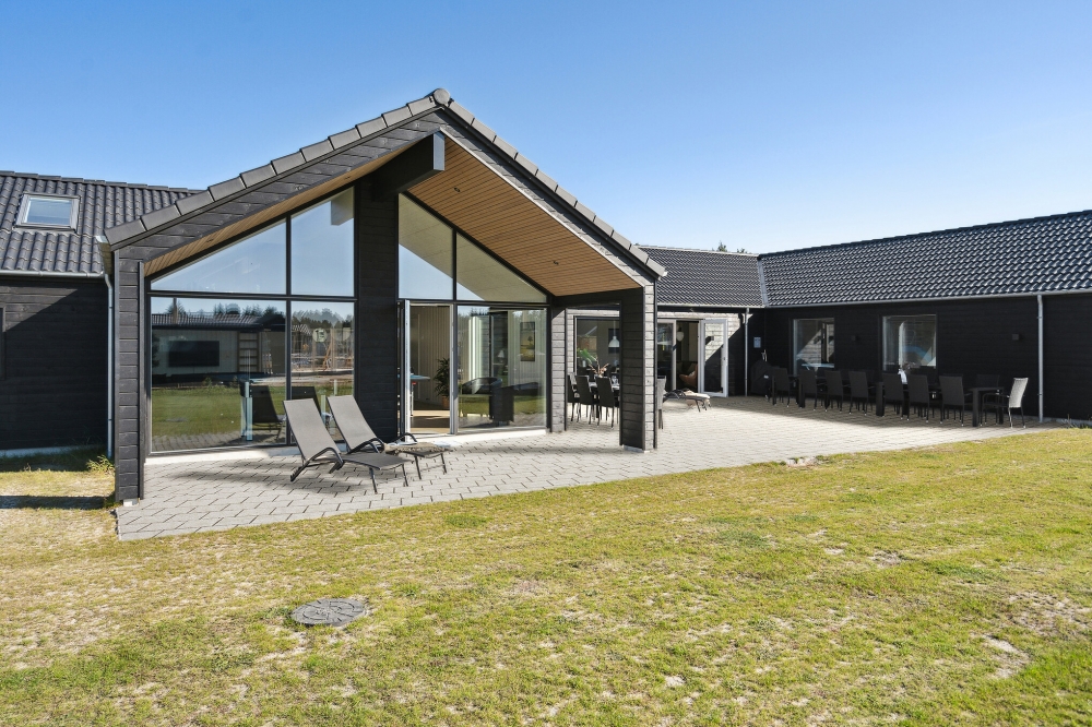 Luksushus nr. 583 har en deilig terrasse med gode hagemøbler til 24 personer.