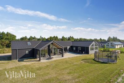 Dette lekre huset med svømmebasseng, nr. 583, med plass til 24 personer, ligger i Vestjylland