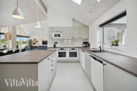 Kjøkkenet i luksushus nr. 601 er fullt utstyrt så dere lett kan lage mat til 18 personer.