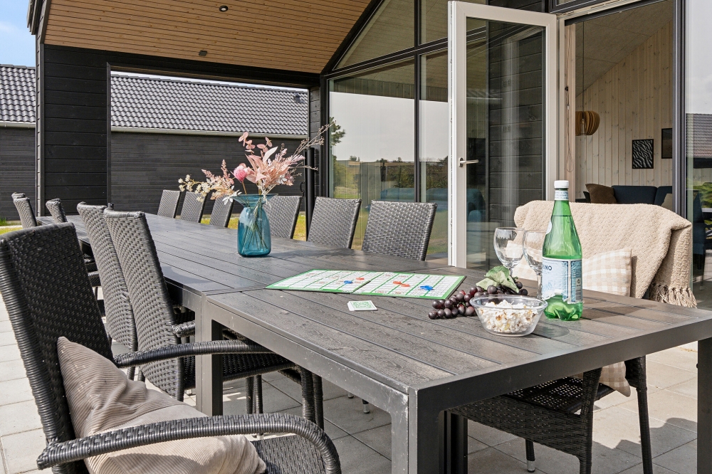 Luksushus nr. 601 har en deilig terrasse med gode hagemøbler til 18 personer.