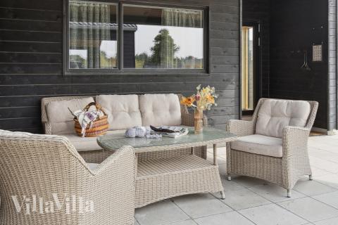 Nyt en grillkveld på terrassen i luksushus nr. 601 i Sydjylland