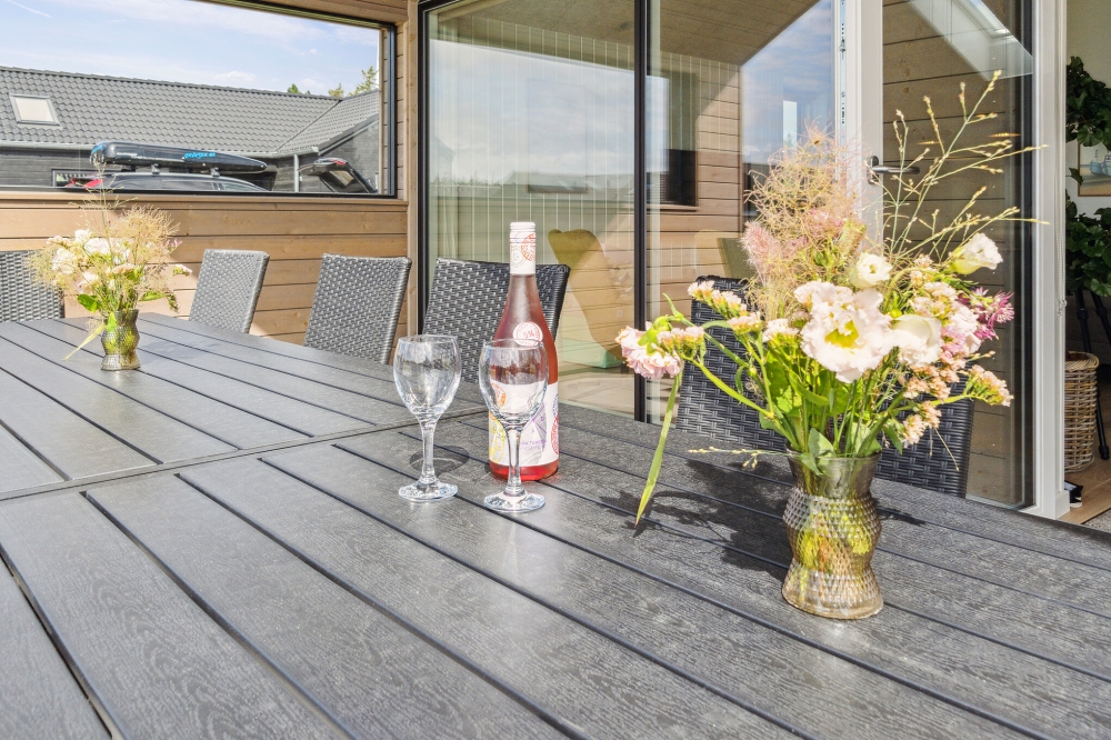 Stor terrasse i luksushus nr. 590 i Sydjylland.