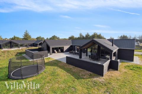 Dette lekre huset med svømmebasseng, nr. 591, med plass til 20 personer, ligger i Sydjylland