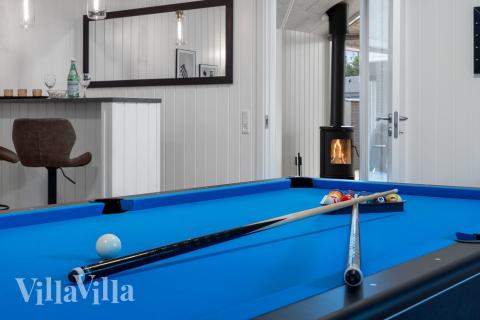 Luksushus nr. 593 til 14 personer tilbyr et stort aktivitetsrom med bl.a. biljard og dart