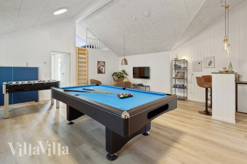 I tillegg til alle aktivitetsmulighetene i husets bassengavdeling, kan du også spille biljard, bordtennis og dart i luksushus nr. 593