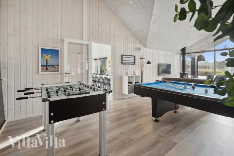 Konkurrer i feriehusets aktivitetsrom når dere besøker luksushus nr. 594 i Sydjylland.