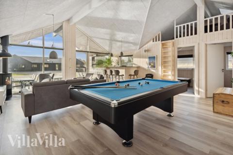 Luksushus nr. 594 til 20 personer tilbyr et stort aktivitetsrom med bl.a. biljard og dart