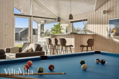 I tillegg til alle aktivitetsmulighetene i husets bassengavdeling, kan du også spille biljard, bordtennis og dart i luksushus nr. 594