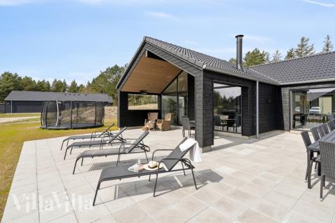 Luksushus nr. 594 har en deilig terrasse med gode hagemøbler til 20 personer.