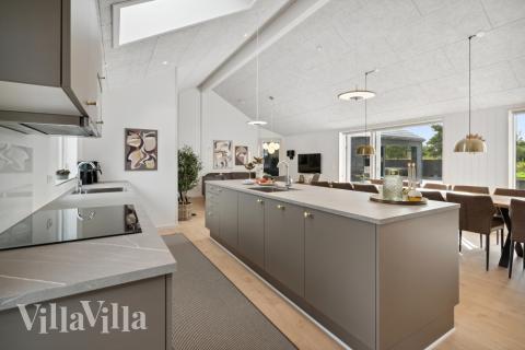 Kjøkkenet i luksushus nr. 596 er fullt utstyrt så dere lett kan lage mat til 20 personer.