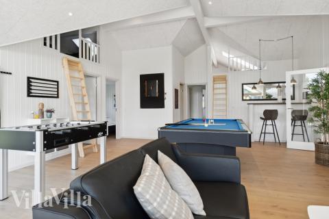 Luksushus nr. 596 til 20 personer tilbyr et stort aktivitetsrom med bl.a. biljard og dart