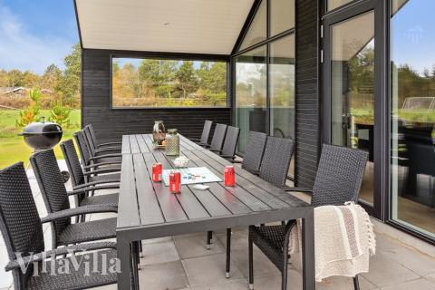 Luksushus nr. 596 har en deilig terrasse med gode hagemøbler til 20 personer.