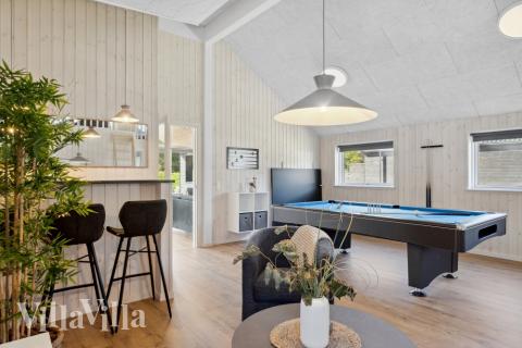 I tillegg til alle aktivitetsmulighetene i husets bassengavdeling, kan du også spille biljard, bordtennis og dart i luksushus nr. 597