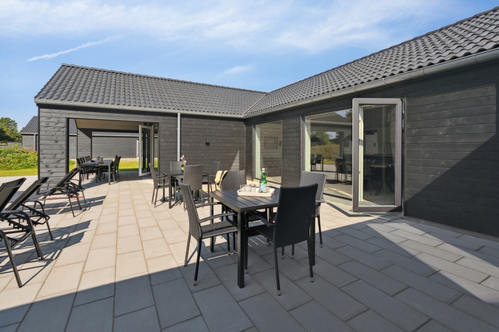 Luksushus nr. 598 har en deilig terrasse med gode hagemøbler til 20 personer.