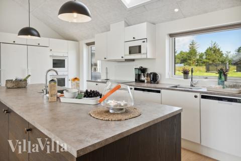 Kjøkkenet i luksushus nr. 598 er fullt utstyrt så dere lett kan lage mat til 20 personer.