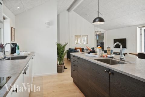 Kjøkkenet i luksushus nr. 598 er godt innrettet.