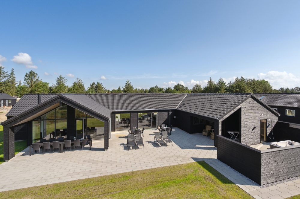 Dette lekre huset med svømmebasseng, nr. 598, med plass til 20 personer, ligger i Sydjylland