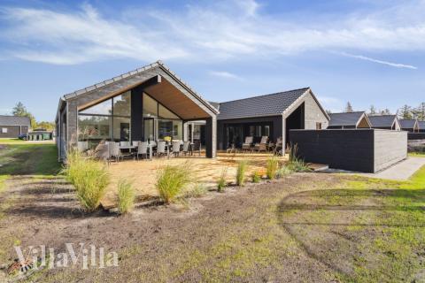 Luksushus nr. 599 har en deilig terrasse med gode hagemøbler til 16 personer.