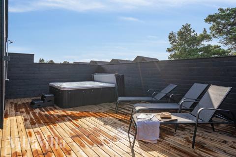 Nyt varmen i boblebadet i luksushus nr. 599 i Sydjylland