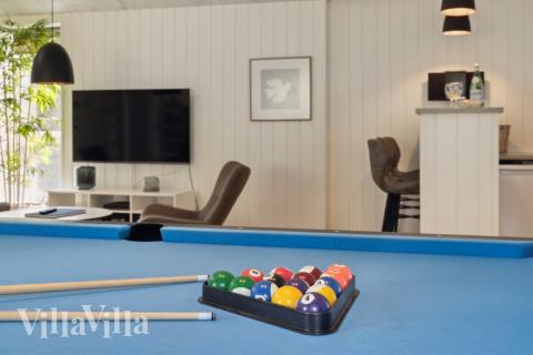 Luksushus nr. 595 til 16 personer tilbyr et stort aktivitetsrom med bl.a. biljard og dart